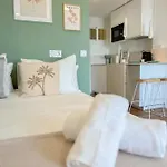 Apartment Cozy With Sea Views