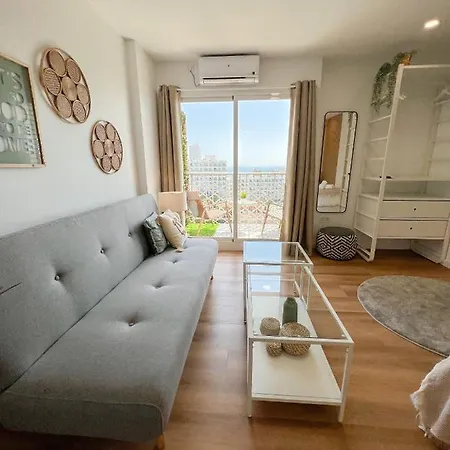 Cozy With Sea Views Apartment